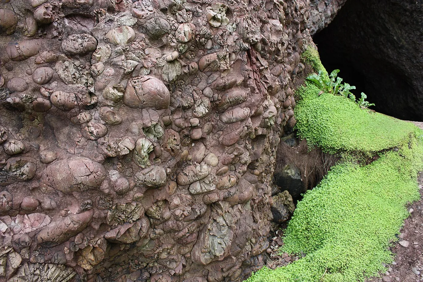 Cuevas de Cushendun, Cushendun